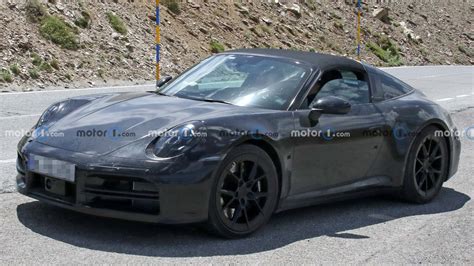 Revamped Porsche 911 Targa Spied Hot Weather Testing