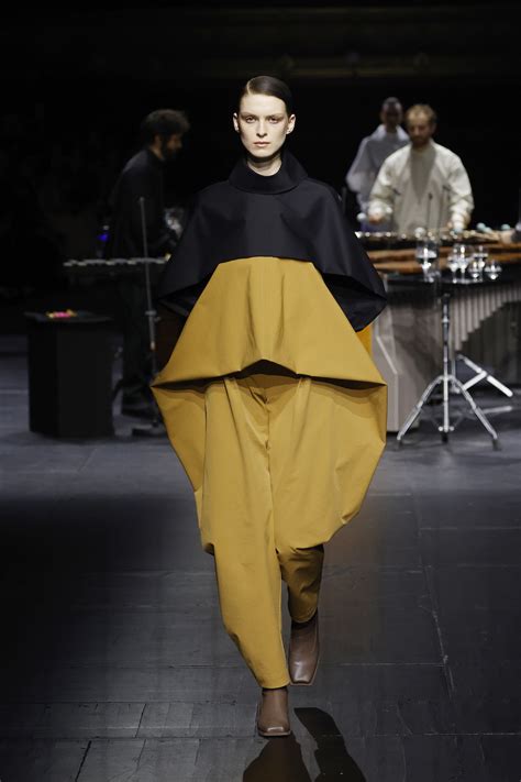 ISSEY MIYAKE FW23 - EN | Muse