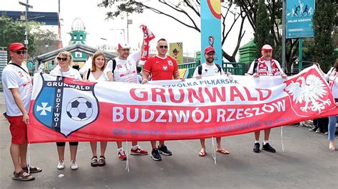 Rombongan Supporter Polandia Argentina Datang Ke Stadion Si Jalak