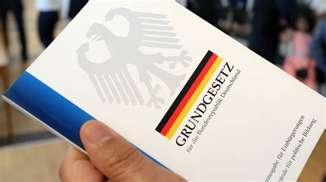 Verfassung In Deutschland Grundgesetz Menschenrechte Geschichte