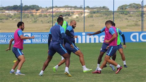 Paiva faz ajustes táticos em treino do Bahia de olho no Bragantino