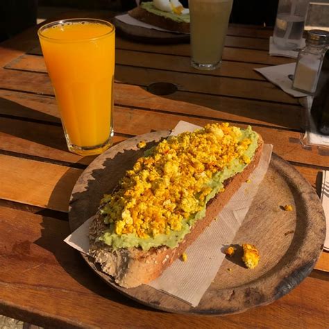 Le Blé Villa Urquiza Argentina Avocado Toast Con Tofu Revuelto Review