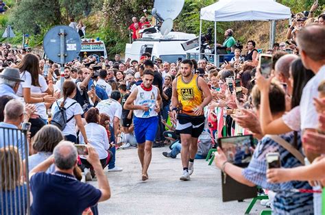 A Pacentro In Mila Per La Corsa Degli Zingari Simone Di Loreto Vince