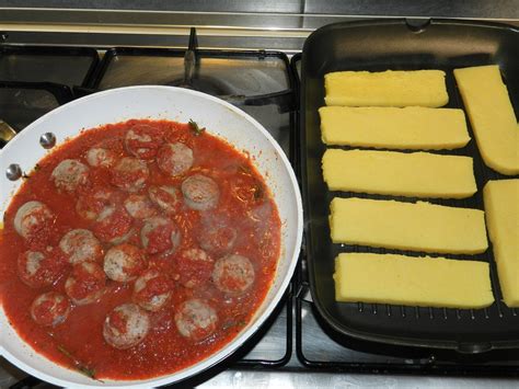 Pentole E Fornelli Salsicce Al Pomodoro