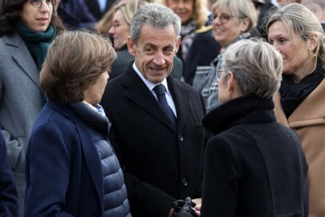 Photo La première ministre Elisabeth Born et Nicolas Sarkozy et Yaël