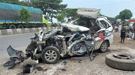 Kronologi Kecelakaan Maut Di Cirebon Avanza Seruduk Truk Tangki Hingga