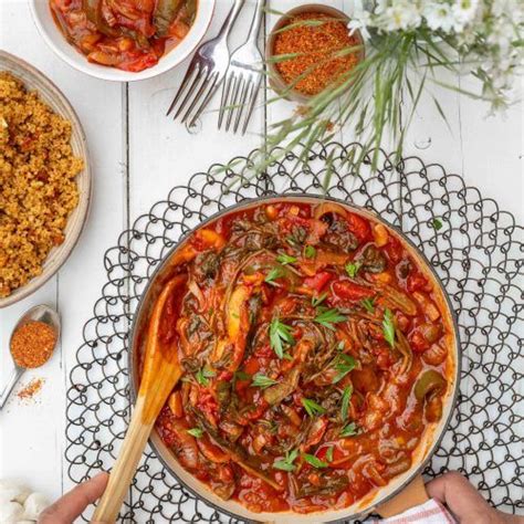 Piperade Zéro Déchet au Piment dEspelette et Fanes de Radis Végan