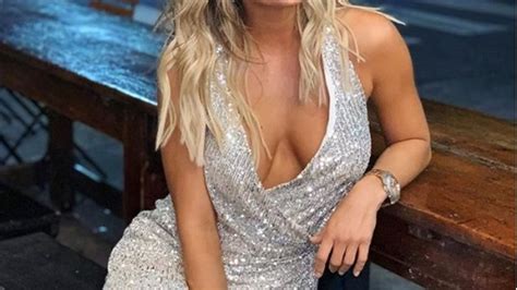 Noelia Marzol invitó a sus seguidores de Instagram a ver su obra Sex con un diminuto bikini