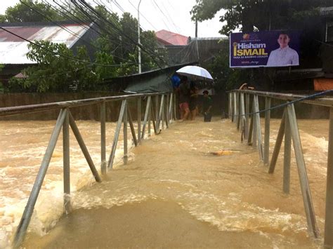 Na Overwhelm Ang Mga Rescuer Ng Bicol Habang Sinasalanta Ng Tropical