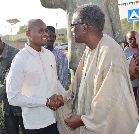 Fespaco La Statue De Cheick Oumar Cissoko D Voil E Par Le Ministre De