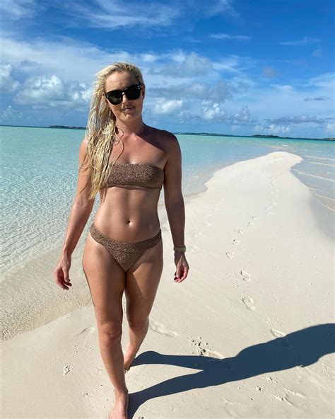 Lindsey Vonn Shows Off Beach Bum In Bikini As She Celebrates Th Birthday In Bahamas The Us Sun