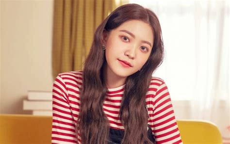 Meski Sakit Yeri Red Velvet Tetap Setia Nonton Drama Favoritnya Ini