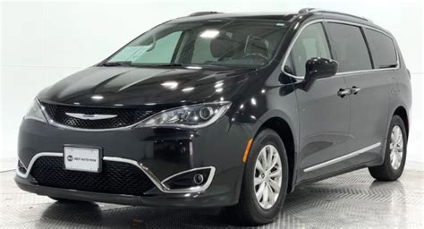 Chrysler Pacifica Vs Honda Odyssey Minivans Comparison Indy Auto Man