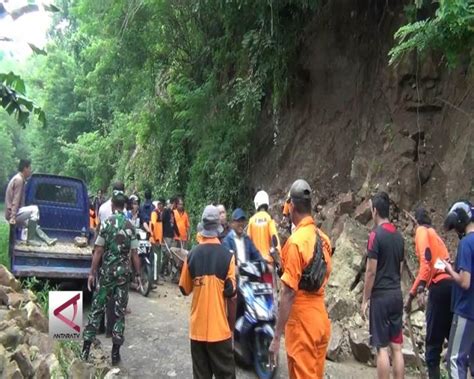 Tebing Longsor Jalan Bantul Gunungkidul Tertutup Antara News