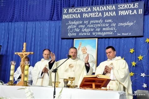 X Rocznica Nadania Szkole W Dere Ni Im Papie A Jana Paw A Ii