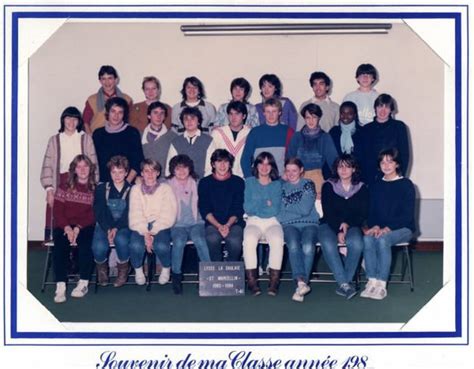 Photo De Classe Terminale A1 De 1984 Lycée La Saulaie Copains Davant