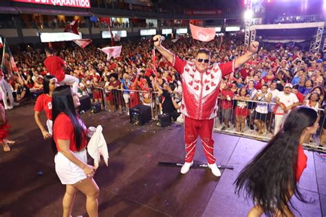 Boi Garantido Re Ne Todos Os Itens Oficiais Na Abertura Do Ensaio Dos