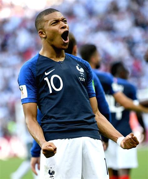 Kylian Mbappe Will Not Train With Psgs First Team Squad Amid Contract