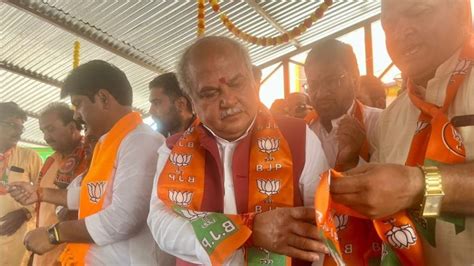 Madhya Pradesh Narendra Singh Tomars Unexpected Move And The Viral