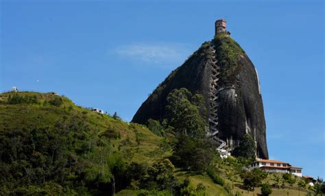 World's Beautiful Landscapes.: El Peñon de Guatape, Colombia