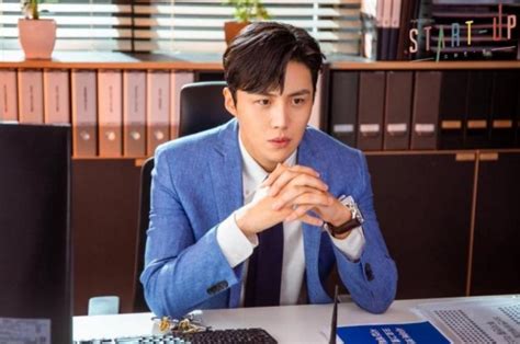 8 Potret Seleb Korea Kim Seon Ho Di Drakor Start Up Dan Hometown Cha