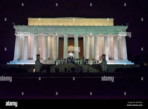 Lincoln memorial night hi-res stock photography and images - Alamy