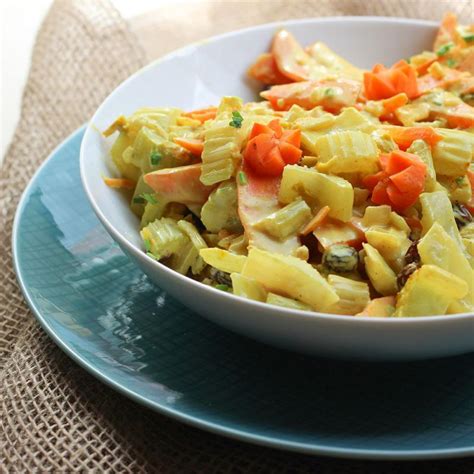 Stangensellerie Mit Rosinen In W Rziger Orangen Senfsauce Rezept