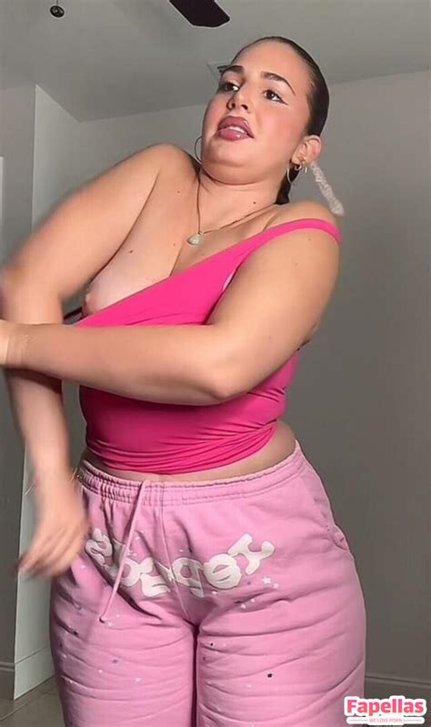 Emely Hernandez Aka Emelylhernandez Nude Leaks Fapellas