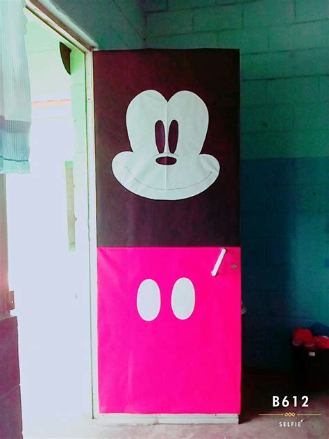 Puerta De Mickey Mouse Decorar Salones De Clases Decoracion De Aulas