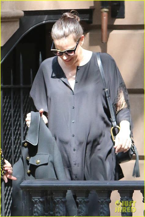 Liv Tyler Shows Off Her Baby Bump While Out About Photo 3640129