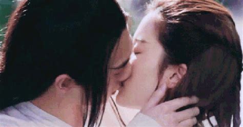 Bùng nổ cảnh hôn cực hot của Dương Dương Lưu Diệc Phi trong Tam Sinh Tam Thế