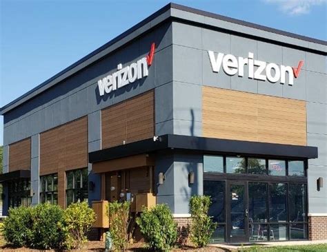 VERIZON - Updated December 2024 - 13 Reviews - 6311 Providence Farm Ln ...