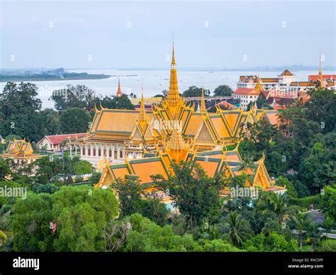 royal palace in phnom penh Stock Photo - Alamy