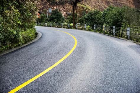 Unik Kabupaten Garut Kini Punya Jalan Aspal Yang Terbuat Dari Campuran