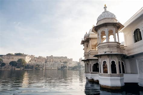 6 Most Breathtaking Lake View Hotels in Udaipur | Veena World