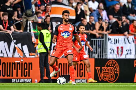 Amical Laval Poursuit Sur Sa Lanc E Et S Impose Contre Le Fc Nantes