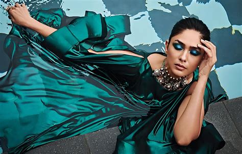 Wallpaper Girl Hot Sexy Fashion Eyes Smile Beautiful Figure For Mobile And Desktop