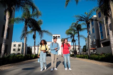 LMU Welcomes Students to Campus for the First Day of Classes - Loyola ...