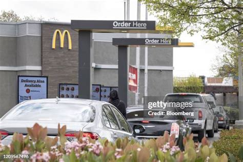 265 Mcdonalds Drive Thru Usa Stock Photos, High-Res Pictures, and ...