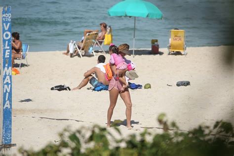 Fofa Aos Anos Tina Turner Faz Rara Apari O E Posta Foto