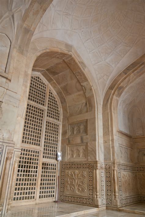 File:Interior of the Taj Mahal 03.jpg - Wikimedia Commons