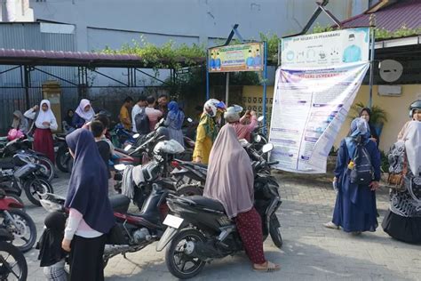 Hari Pertama Ppdb Orang Tua Calon Peserta Didik Masih Datangi Sekolah