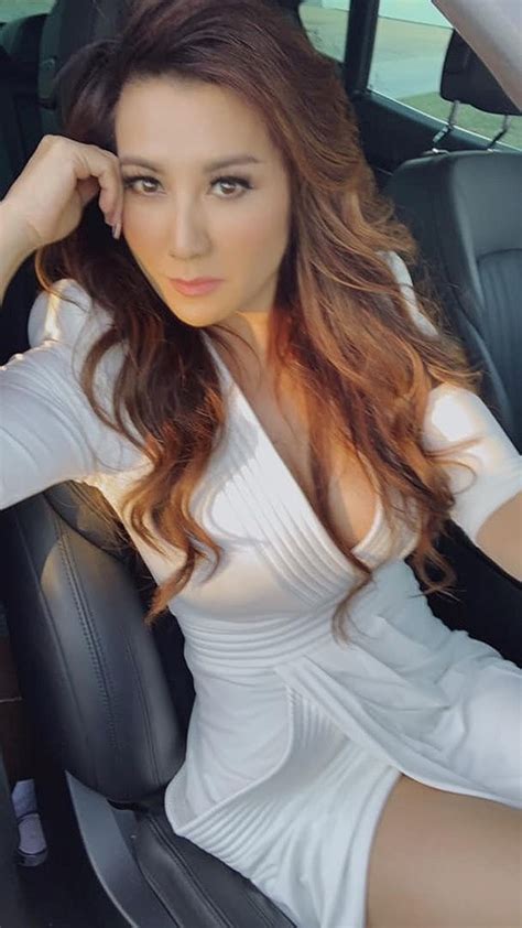 Vợ cũ Bằng Kiều gây sốt vì khoe ảnh bán nude nóng bỏng vào dịp sinh nhật