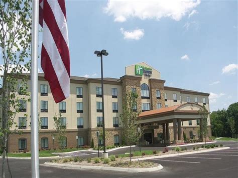 Holiday Inn Express And Suites Cleveland Northwest Hotel In Cleveland