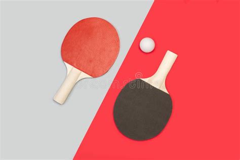 Ping Pong Pino Preto E Bola Amarela Imagem De Stock Imagem De Sibilo