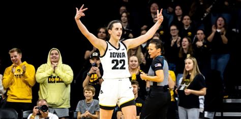 Caitlin Clark Breaks Ncaa Womens Basketball Scoring Record