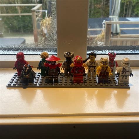 Se produkter som liknar 10 stycken Lego Ninjago minif på Tradera