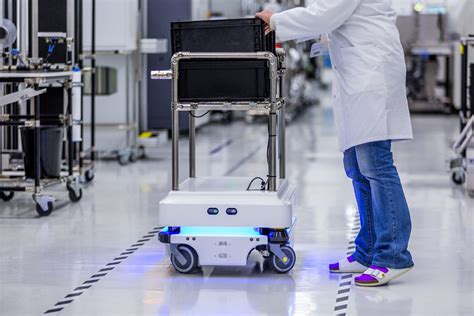 Robots Móviles Autónomos Amr Qué Son Y Cómo Funcionan