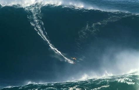 WRLTHD: Garrett McNamara rides largest wave ever surfed!