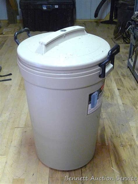 32 Gallon Rubbermaid Bruiser Refuse Container Proxibid